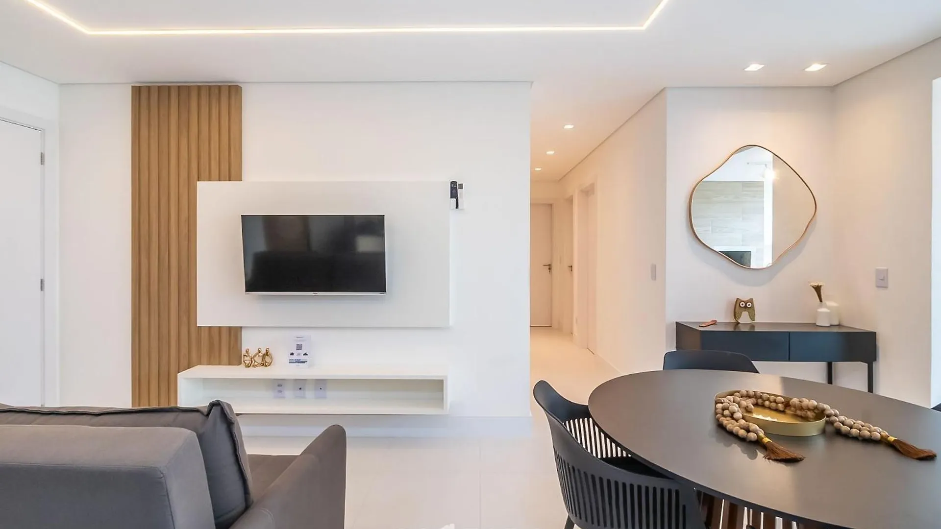 Shc - Condominio C/ Piscina A 50M Da Praia Em Piçarras 0*,  Brazília
