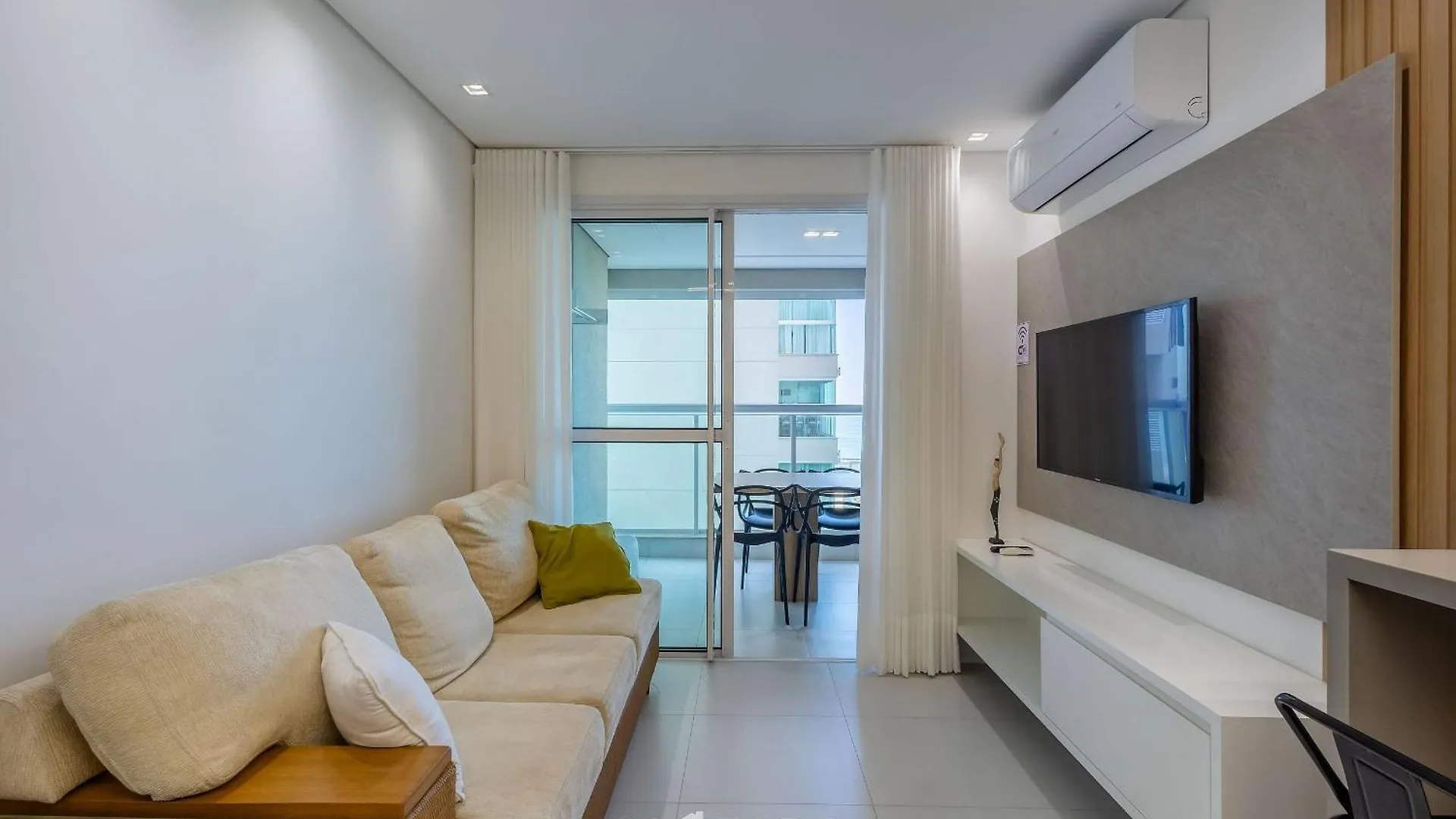Shc - Condominio C/ Piscina A 50M Da Praia Em Piçarras 0*,