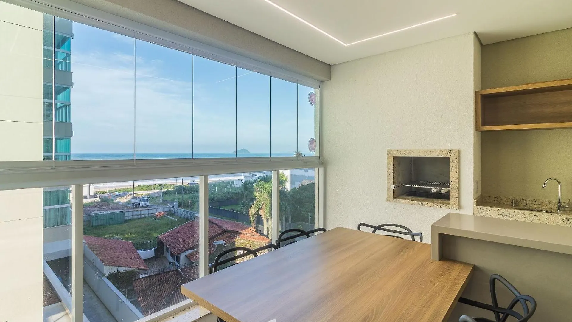 Shc - Condominio C/ Piscina A 50M Da Praia Em Piçarras 0*,  Brazília
